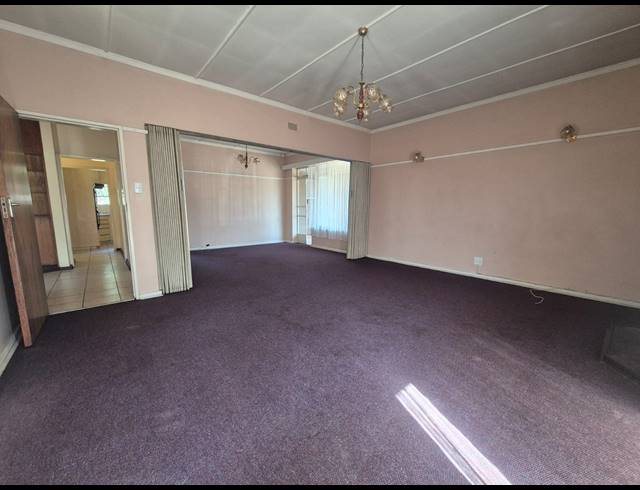 4 BEDROOM HOUSE FOR SALE IN VANDERBIJLPARK CW 5